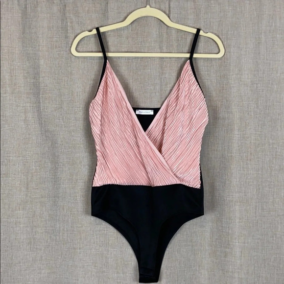 NWOT Parvenue Surplice Spaghetti Straps Pink & Black Bodysuit - Picture 2 of 8